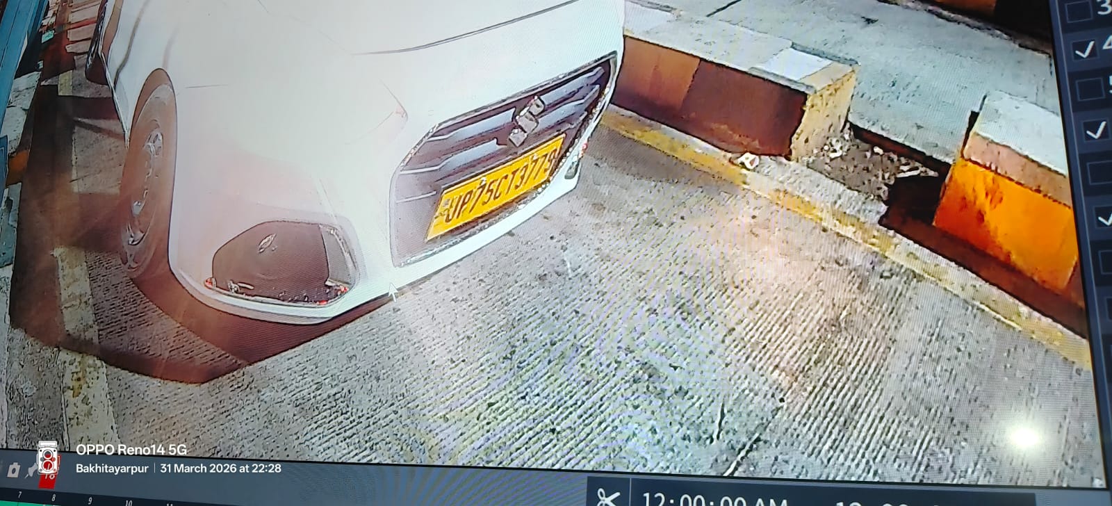 इटावा टोल प्लाजा पर कार चालक द्वारा बैरियर तोड़ने की घटना