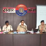 Bihar News: पश्चिम चंपारण में पुलिस अधीक्षक ने की अपराध गोष्ठी, गश्ती और लंबित मामलों के त्वरित निष्पादन के दिए निर्देश