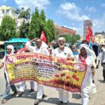Bihar News: नरकटियागंज में भाकपा की पदयात्रा, भगत सिंह और मेजर हमीद की प्रतिमा पर माल्यार्पण के बाद गूंजे जनसरोकार के नारे