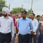 डीएम तरनजोत सिंह ने मंगलपुर और रेवहिया में कटाव स्थलों का लिया जायजा