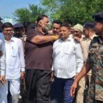 बिहार /वैशाली : बगहा में बाढ़ का जायजा लेने पहुंचे सांसद पप्पू यादव, तटबंध टूटने पर सरकार और विभाग पर साधा निशाना