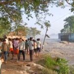 पश्चिम चंपारण में चंपारण तटबंध तीन जगह टूटा, दर्जनों गांवों पर बाढ़ का खतरा