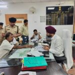 Bihar News : बेतिया में जनसुनवाई: डीएम तरनजोत सिंह ने सुनीं 71 शिकायतें, कई मामलों का मौके पर निपटारा