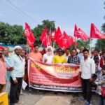 Bihar News : बेतिया में किसान महासभा का प्रदर्शन, चुनाव आयोग के खिलाफ पुतला दहन कर उठाई बर्खास्तगी की मांग